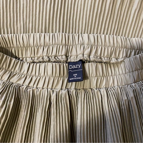 Dazy Safe Ruffle Midi Skirt - Medium - Picture 2 of 8